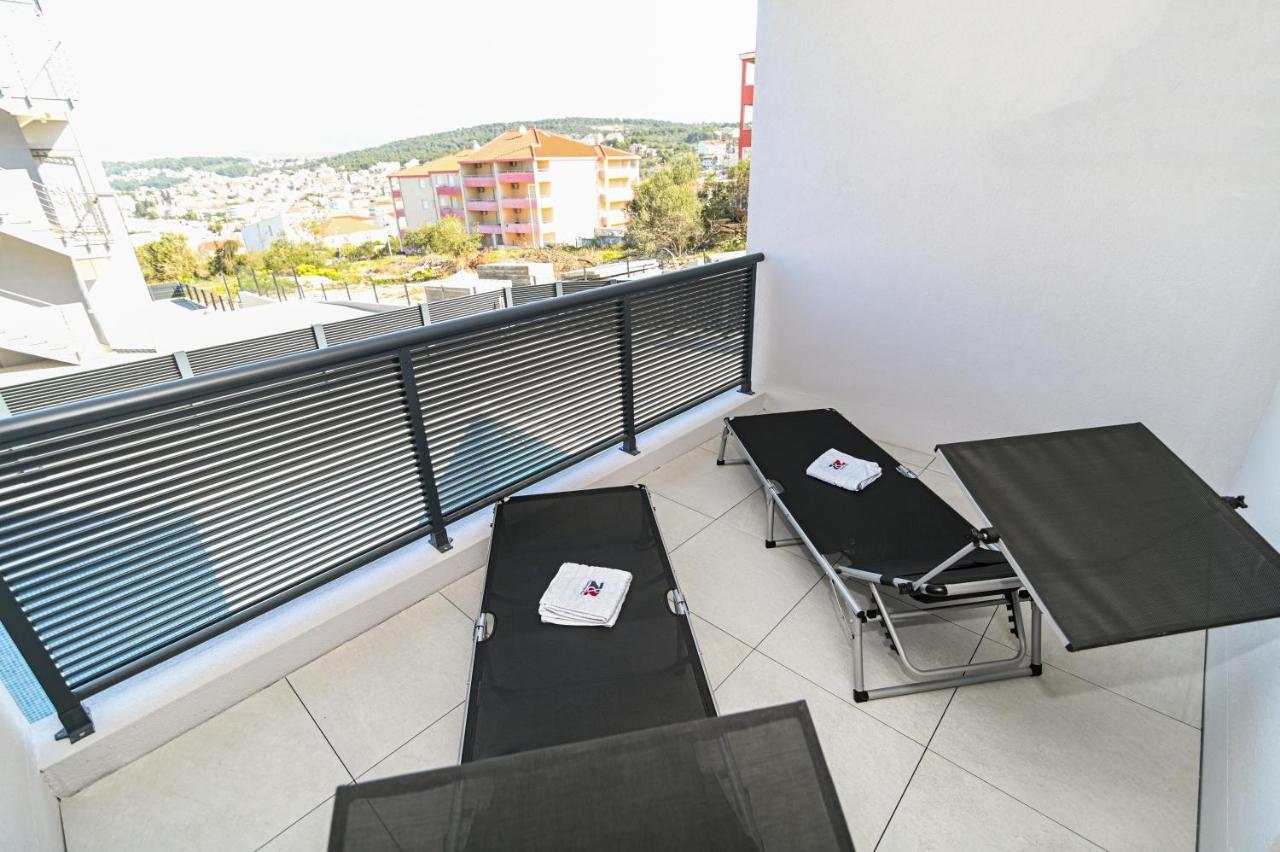 Luxury With Swimming Pool Ana *