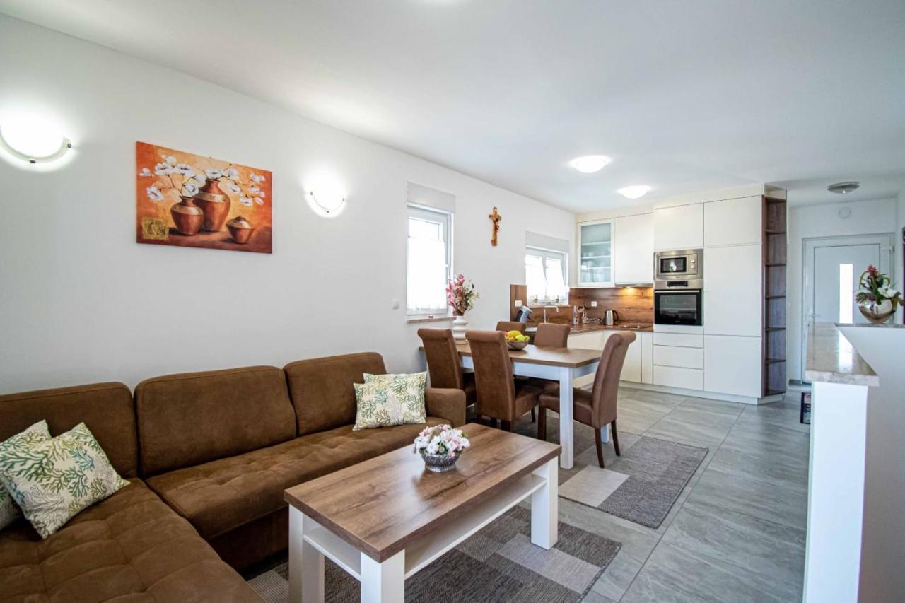 Luxury With Swimming Pool Ana Apartment